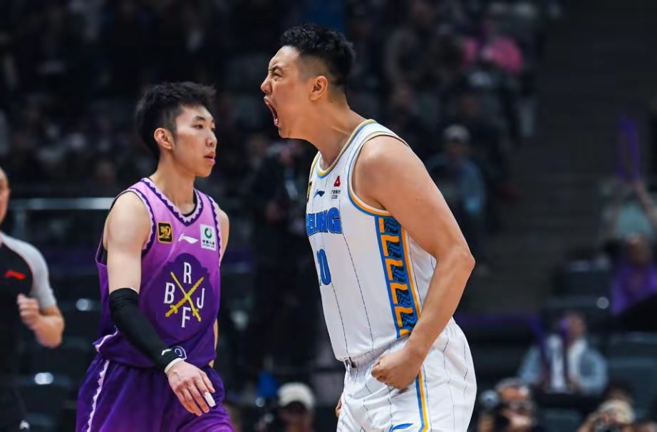 尽享体育世界-Rookie迎来十二赛季出色发挥，SKT观众热烈欢呼！-尽享体育世界