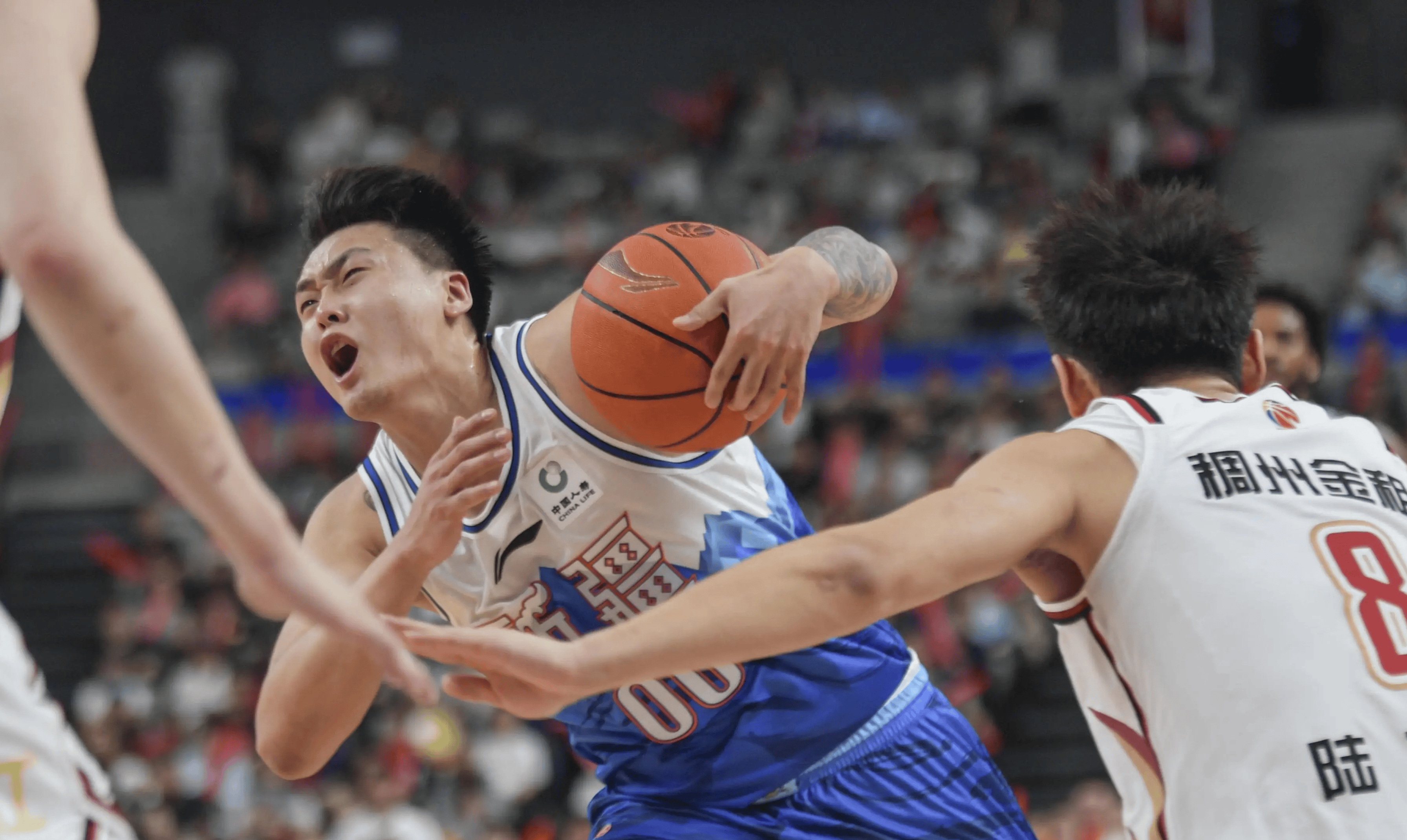 开云-清晨CBA季后赛焦点战，尼斯迎来里程碑，气氛紧张，球探报告显示潜力-开云